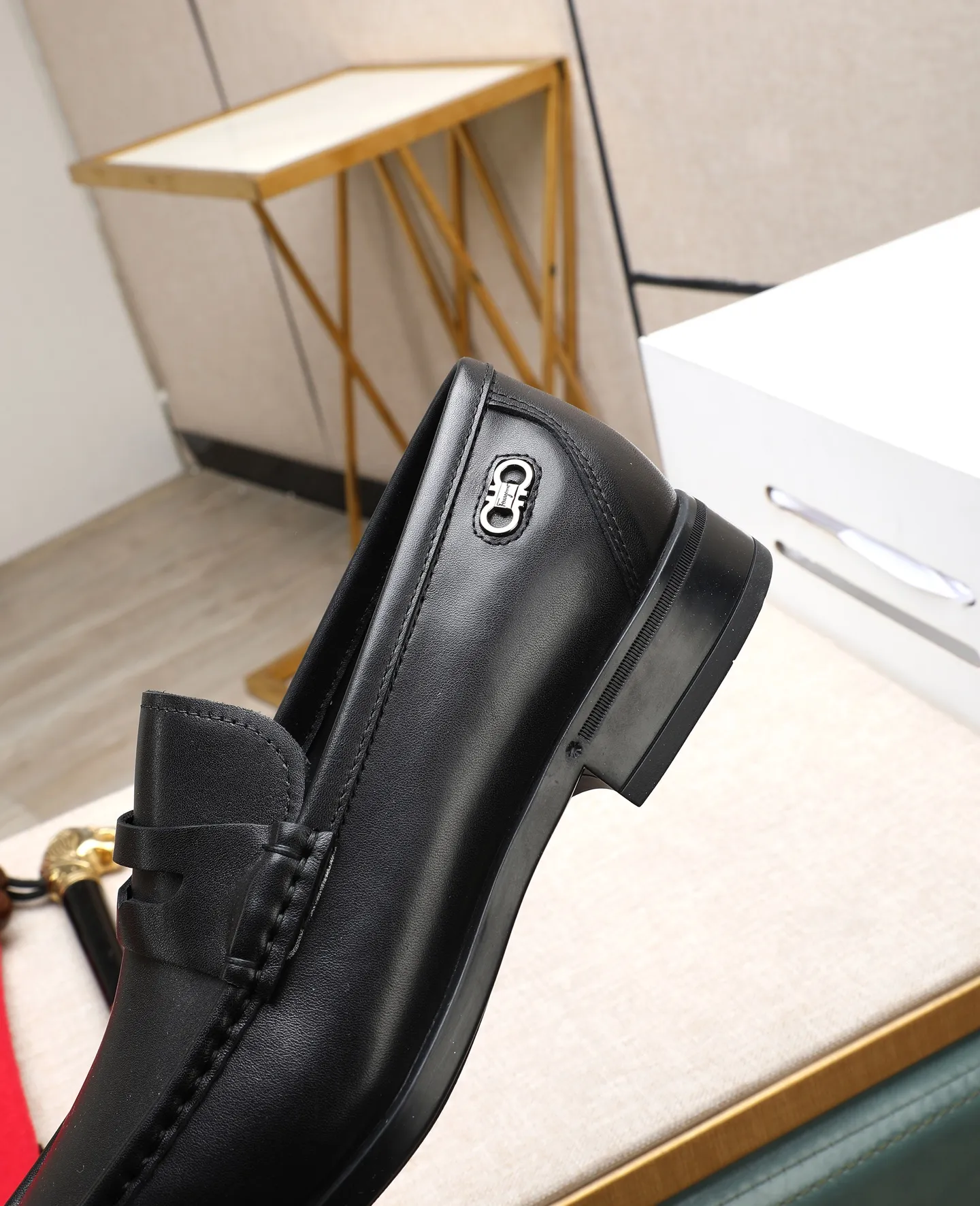 Men's clothing and shoes 💰700📛📛High-end goods! Salvatore Ferragamo is the world's top luxury footwear brand. It comes from Italy, the kingdom of fashion. It is famous all over the world for its traditional handmade design and novel styles... 🚶🏻🚶🏻 Top-quality suit shoes are sold simultaneously at the counter. This style is purely handmade. The fabric is imported Italian calfskin➕soft water-dyed cowhide lining. Specially available with original deep rubber outsole🌀🌀Size: 38➖44